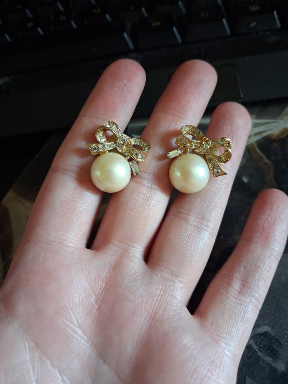 Vintage Nina Ricci Bow clip on earrings